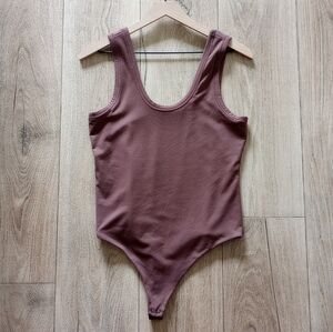 Nuuds Seamless Scoop Tank Bodysuit Size L In Coffee